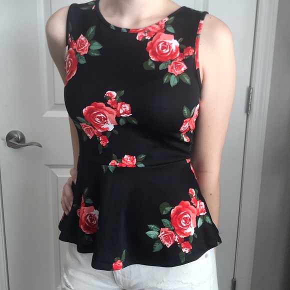 Forever 21 Tops - NWOT Forever 21 Rose Top